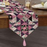 Mürdüm Renk Patchwork Desenli Dekoratif Püsküllü Şönil Üçgen Runner Realhomes