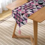 Mürdüm Renk Patchwork Desenli Dekoratif Püsküllü Şönil Üçgen Runner Realhomes