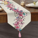 - UcgenRunner-2374-Gorsel1 - Realhomes  Realhomes Şarmaşık Gül Desenli Kuş Motifli Dijital Baskılı Özel Tasarım Püsküllü Şönil Üçgen Runner Realhomes