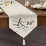 - UcgenRunner-2378-Gorsel1 - Realhomes Love Yazılı Kalp Puanlı Motifli Dekoratif Püsküllü Şönil Üçgen Runner Realhomes