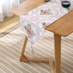 Hint Motifli Gül Desenli Dijital Baskılı Püsküllü Şönil Üçgen Runner Realhomes