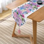 Realhomes Lila Renk Salkım Zambak Desenli Dijital Baskılı Özel Tasarım Püsküllü Şönil Üçgen Runner Realhomes