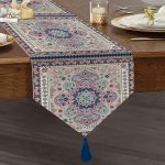 - UcgenRunner-2413-Gorsel1 - Realhomes  Kare Çini Motifli Modern Dijital Baskılı Püsküllü Şönil Üçgen Runner Realhomes