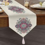 Köşegen Çini Desenli Dekoratif Püsküllü Şönil Üçgen Runner Realhomes