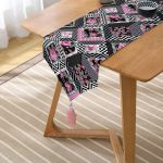 Çiçek Desenli Puan Motifli Püsküllü Şönil Üçgen Runner Realhomes