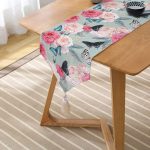 Lekeli Kelebekler Çizimli Dekoratif Püsküllü Şönil Üçgen Runner Realhomes