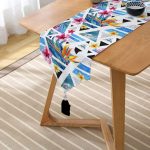 Siyah Puanlı Ogea Desenli Dekoratif Püsküllü Şönil Üçgen Runner Realhomes