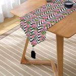 Zigzag Zebra Desenli Ogea Desenli Dekoratif Püsküllü Şönil Üçgen Runner Realhomes