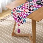 - UcgenRunner-2446-Gorsel2 - Realhomes Nilüfer Temalı Zigzag Desenli Dijital Baskılı Püsküllü Şönil Üçgen Runner Realhomes