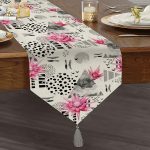 Bal Peteği Temalı Nilüfer Çiçeği Motifli Dekoratif Püsküllü Şönil Üçgen Runner Realhomes