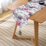 Bal Peteği Temalı Nilüfer Çiçeği Motifli Dekoratif Püsküllü Şönil Üçgen Runner Realhomes