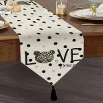 - UcgenRunner-2481-Gorsel1 - Realhomes Love Princess Motifli Dijital Baskılı Dekoratif Püsküllü Şönil Üçgen Runner Realhomes