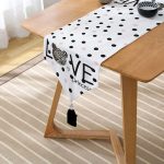 - UcgenRunner-2481-Gorsel2 - Realhomes Love Princess Motifli Dijital Baskılı Dekoratif Püsküllü Şönil Üçgen Runner Realhomes