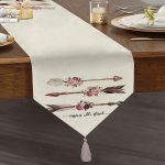 Kahverengi Ok Çizimli Çiçek Desenli Dekoratif Püsküllü Şönil Üçgen Runner Realhomes