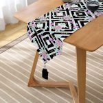 Siyah Beyaz Labirent Temalı Soyut Çiçek Desenli Püsküllü Şönil Üçgen Runner Realhomes