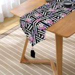 Realhomes Renkli Zambak Desenli Modern Dijital Baskılı Püsküllü Şönil Üçgen Runner Realhomes