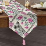 - UcgenRunner-2514-Gorsel1 - Realhomes Kare Puanlı Kalp Kolye Motifli Dekoratif Püsküllü Şönil Üçgen Runner Realhomes