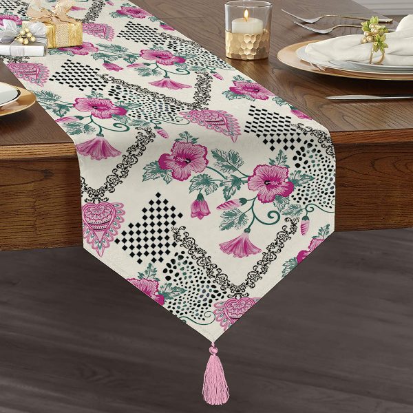 - UcgenRunner-2514-Gorsel1 - Realhomes  Yalnız Flamingo Motifli Dijital Baskılı Püsküllü Şönil Üçgen Runner Realhomes