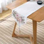 - UcgenRunner-2515-Gorsel2 - Realhomes Dal ve Çiçek Motifli Dijital Baskılı Püsküllü Şönil Üçgen Runner Realhomes