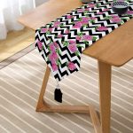 Zigzag Zebra Temalı Gül Motifli Modern Püsküllü Şönil Üçgen Runner Realhomes