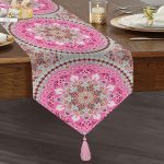 - UcgenRunner-2541-Gorsel1 - Realhomes Çiçek Halkası Motifli Modern Dijital Baskılı Püsküllü Şönil Üçgen Runner Realhomes