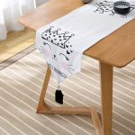 - UcgenRunner-2569-Gorsel2 - Realhomes Taç Motifli Kalp Desenli Modern Püsküllü Şönil Üçgen Runner Realhomes