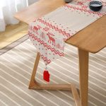 - UcgenRunner-3020-Gorsel2 - Realhomes  Realhomes Kanaviçe Motifli Yılbaşı Temalı Dijital Baskılı Özel Tasarım Püsküllü Şönil Üçgen Runner Realhomes