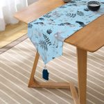 Realhomes Mavi Zeminli Geyik ve Yaprak Desenli Dekoratif Özel Tasarım Püsküllü Şönil Üçgen Runner Realhomes