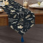 - UcgenRunner-3041-Gorsel1 - Realhomes Realhomes Siyah Zeminde Geyik ve Yaprak Desenli Özel Tasarım Püsküllü Şönil Üçgen Runner Realhomes