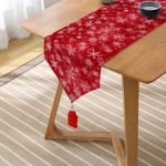 - UcgenRunner-3051-Gorsel2 - Realhomes Kırmızı Zeminde Kar Taneleri Dekoratif Püsküllü Şönil Üçgen Runner Realhomes