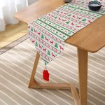 Beyaz Zeminli Kanaviçe Geyik Desenli Dekoratif Püsküllü Şönil Üçgen Runner Realhomes