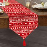 Kırmızı Zeminli Kanaviçe Geyik Desenli Püsküllü Şönil Üçgen Runner Realhomes