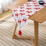 Gri Zeminli Kırmızı Geyik Motifli Özel Tasarım Modern Püsküllü Şönil Üçgen Runner Realhomes