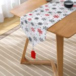 RealHomes Özel Tasarımlı Dijital Baskılı Dekoratif Püsküllü Şönil Üçgen Runner Realhomes