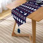 Realhomes Lacivert Zeminli Ağaç ve Geyik Desenli Dekoratif Özel Tasarım Püsküllü Şönil Üçgen Runner Realhomes