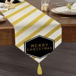 Realhomes Altın Şeritli Merry Christmas Desenli Dekoratif Özel Tasarım Püsküllü Şönil Üçgen Runner Realhomes