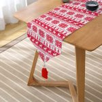 - UcgenRunner-3066-Gorsel2 - Realhomes Kırmızı Beyaz Christmas Temalı Dijital Baskılı Modern Püsküllü Şönil Üçgen Runner Realhomes