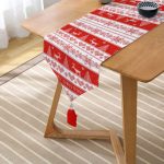 - UcgenRunner-3067-Gorsel2 - Realhomes Kanaviçe Christmas Tasarımlı Dijital Baskılı Modern Püsküllü Şönil Üçgen Runner Realhomes