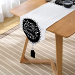 Home Sweet Home Tasarımlı Dekoratif Püsküllü Şönil Üçgen Runner Realhomes