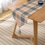 Realhomes Krem Zeminli Ekose Desenli Dekoratif Özel Tasarım Püsküllü Şönil Üçgen Runner Realhomes