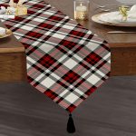 Kırmızı Siyah Çapraz Ekose Desenli Dekoratif Püsküllü Şönil Üçgen Runner Realhomes