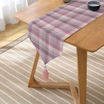 - UcgenRunner-3092-Gorsel2 - Realhomes Gri Zeminli Ekose Desenli Dekoratif Püsküllü Şönil Üçgen Runner Realhomes