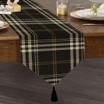 Realhomes Siyah Zeminli Ekose Desenli Dijital Baskılı Dekoratif Özel Tasarım Püsküllü Şönil Üçgen Runner Realhomes