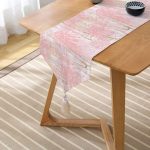 - UcgenRunner-3134-Gorsel2 - Realhomes Palmiye Desenli Mermer Zeminli Dekoratif Püsküllü Şönil Üçgen Runner Realhomes