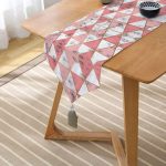 Realhomes Geometrik Üçgen Şekilli Mermer Desenli Özel Tasarım Püsküllü Şönil Üçgen Runner Realhomes