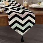 RealHomes Özel Tasarımlı Dijital Baskılı Dekoratif Püsküllü Şönil Üçgen Runner Realhomes