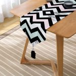 RealHomes Özel Tasarımlı Dijital Baskılı Dekoratif Püsküllü Şönil Üçgen Runner Realhomes