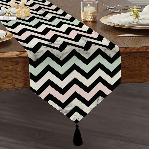 - UcgenRunner-3154-Gorsel1 - Realhomes  Realhomes Açık Mermer Zeminli Dijital Baskılı Özel Tasarım Püsküllü Şönil Üçgen Runner Realhomes