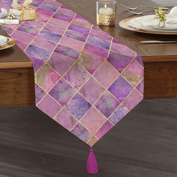 - UcgenRunner-3179-Gorsel1 - Realhomes  Realhomes Açık Mermer Zeminli Dijital Baskılı Özel Tasarım Püsküllü Şönil Üçgen Runner Realhomes