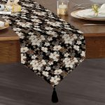 Realhomes Siyah Zeminde 3D Çiçekler Temalı Modern Özel Tasarım Püsküllü Şönil Üçgen Runner Realhomes